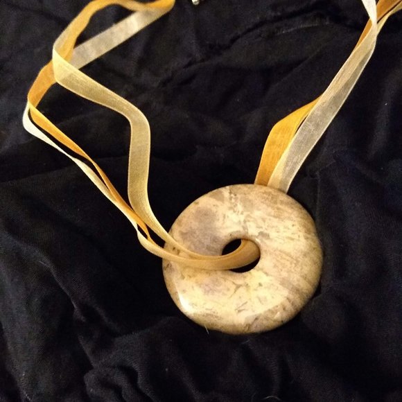 Stone pendant on ribbon necklace - Picture 3 of 5